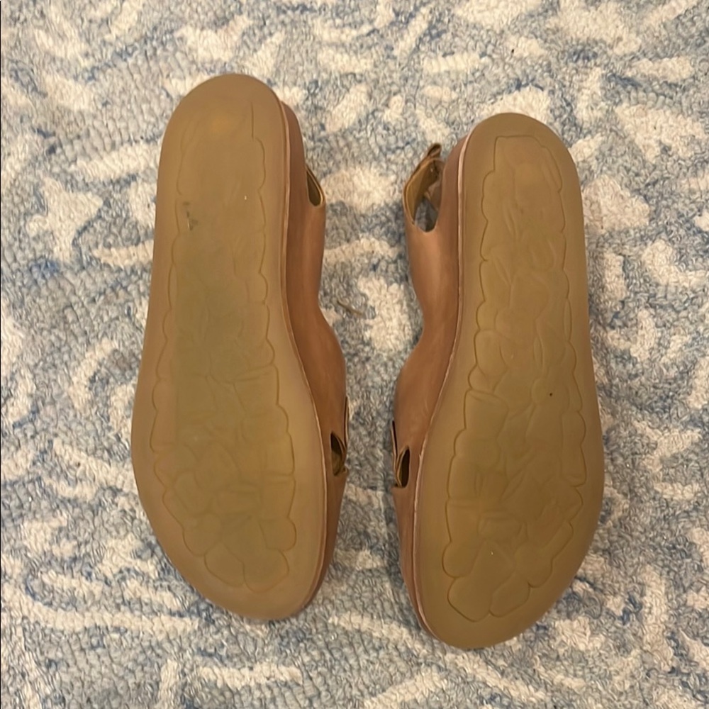 Kork-Ease Tan Sandals with Cross-Strap Design - Picture 2 of 3